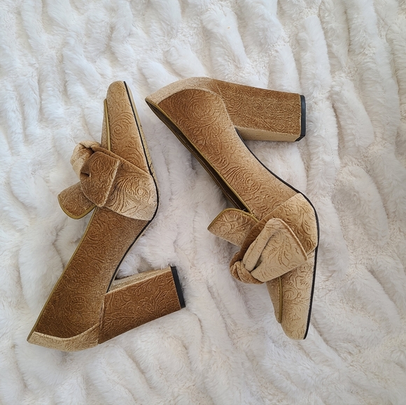 New Bella Vita Galla II Wide Width Velvet Block Heel Floral Pump Pin Up Lolita - Picture 3 of 6